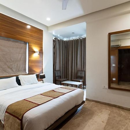 Hotel Kyra Airport Ahmedabad Bagian luar foto