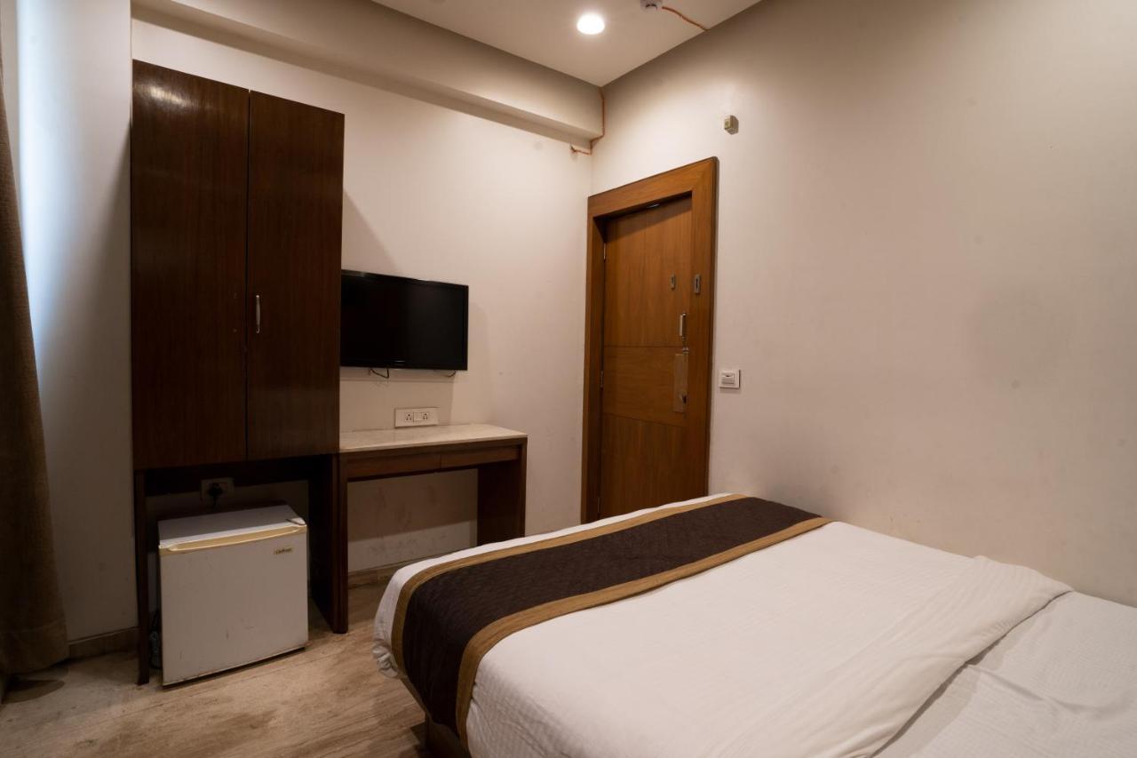 Hotel Kyra Airport Ahmedabad Bagian luar foto