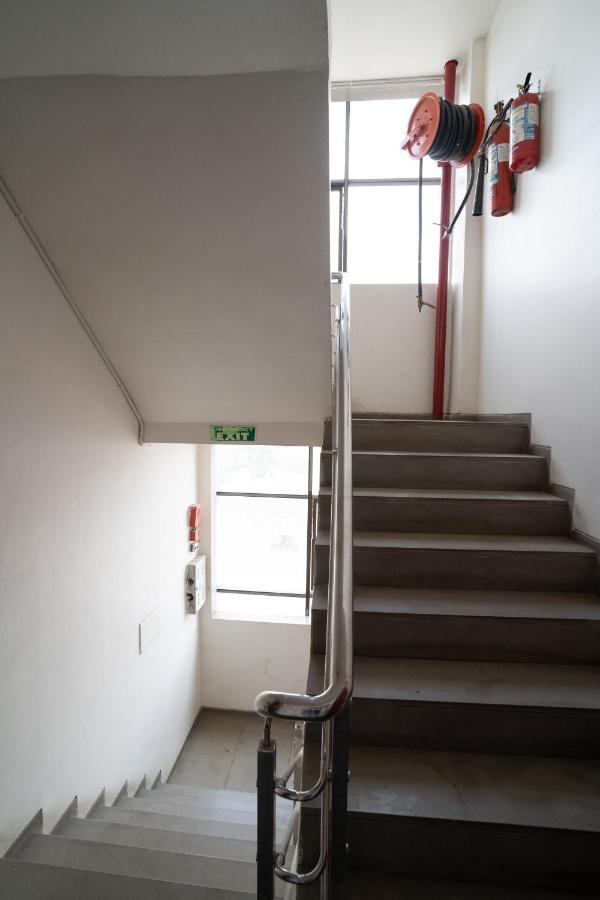 Hotel Kyra Airport Ahmedabad Bagian luar foto