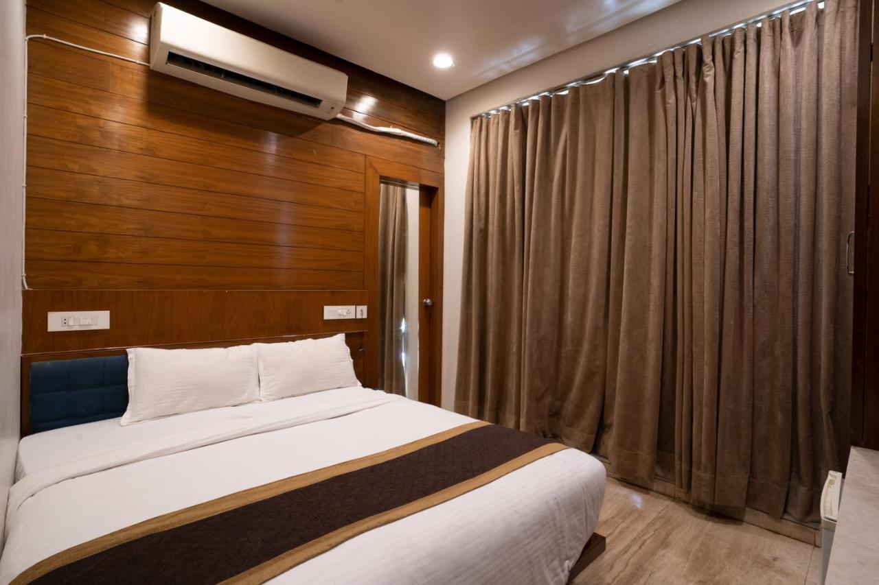 Hotel Kyra Airport Ahmedabad Bagian luar foto