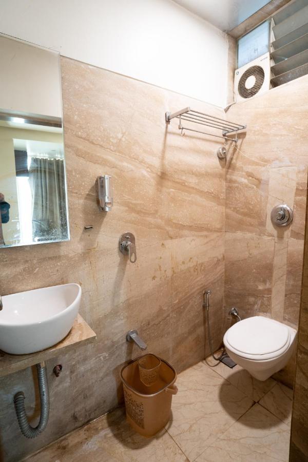 Hotel Kyra Airport Ahmedabad Bagian luar foto