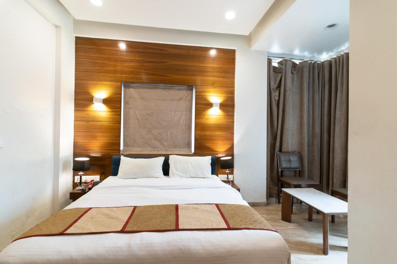 Hotel Kyra Airport Ahmedabad Bagian luar foto