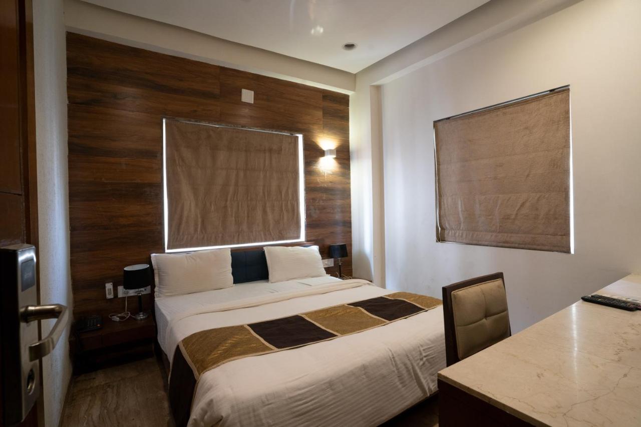 Hotel Kyra Airport Ahmedabad Bagian luar foto