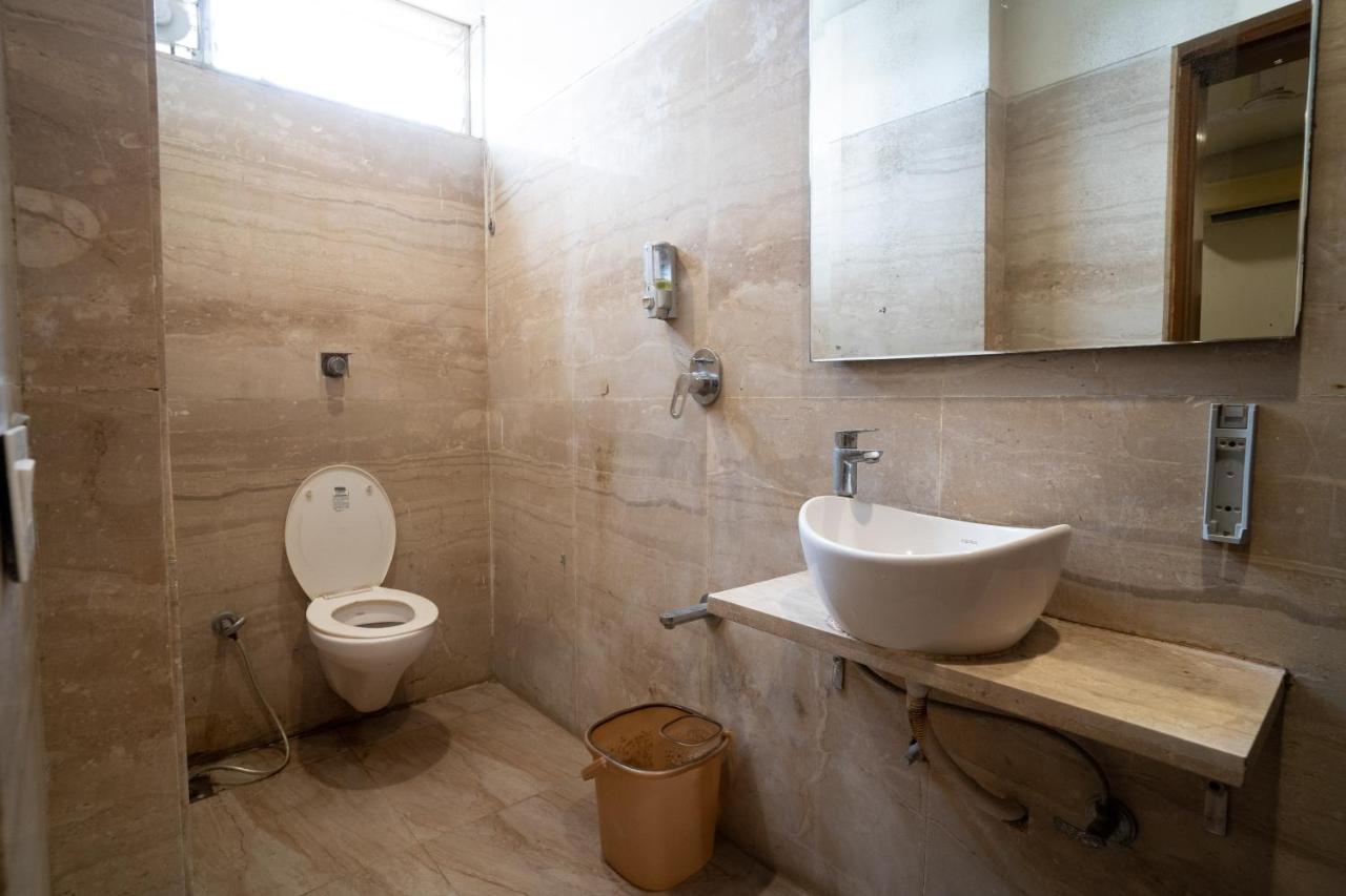 Hotel Kyra Airport Ahmedabad Bagian luar foto